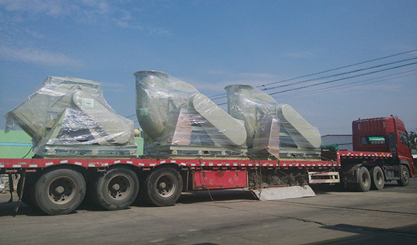 新疆某电子厂玻璃钢风机发货现场（玻璃钢离心风机,环保风机）
