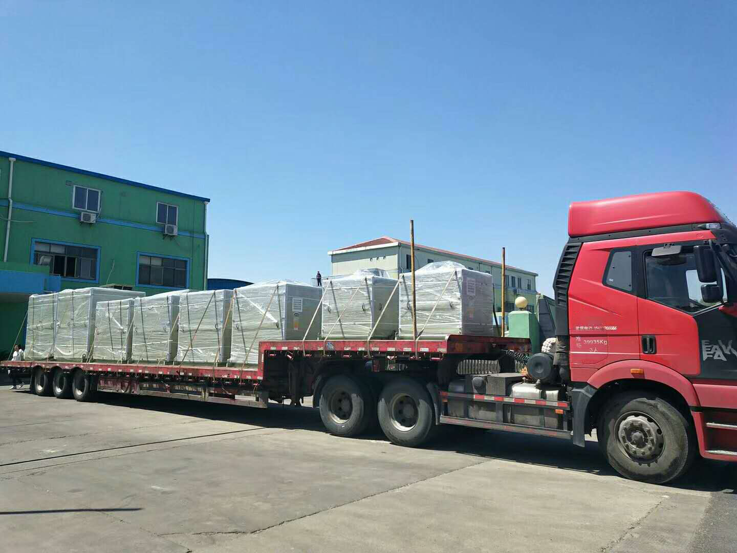 沈阳某医药厂玻璃钢隔音箱风机发货现场（环保风机,玻璃钢风机）