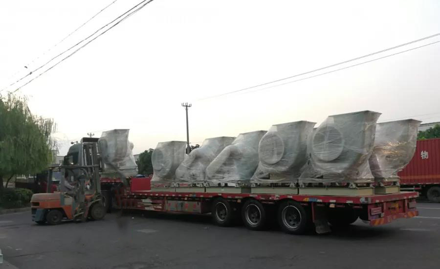 湛江某电子企业废气处理设备发货现场(玻璃钢风机,环保风机)