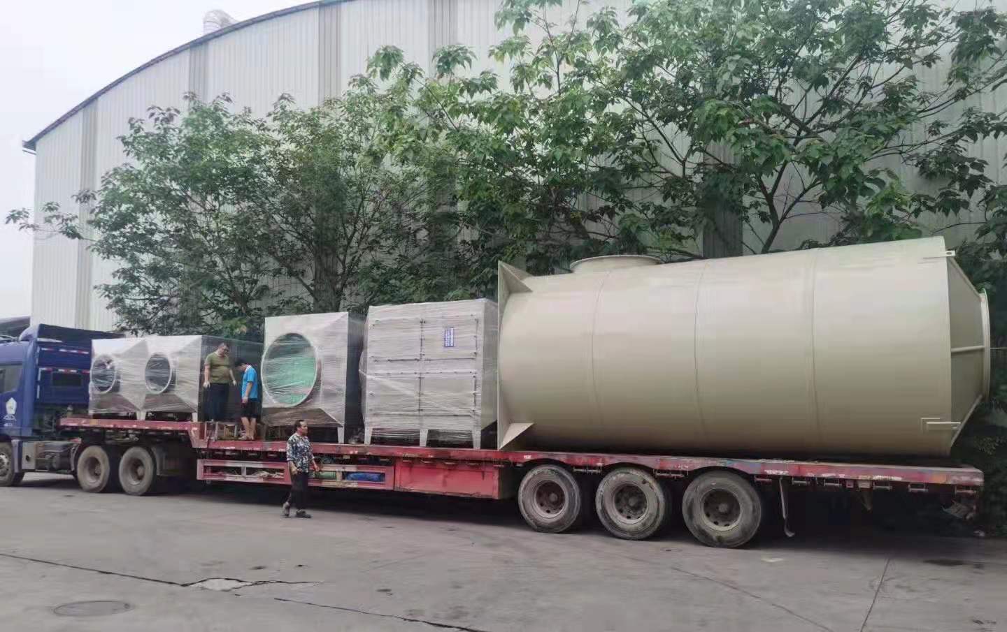 徐州某重工集团废气处理设备废气处理设备发货现场（实验室风机，环保风机，玻璃钢风机）