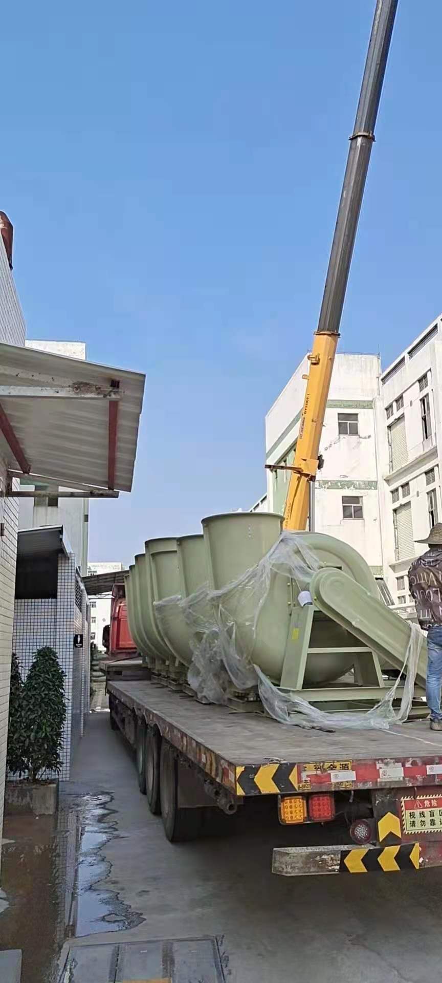 惠州某电子生产车间废气处理设备废气处理设备安装现场（防腐风机,环保风机）